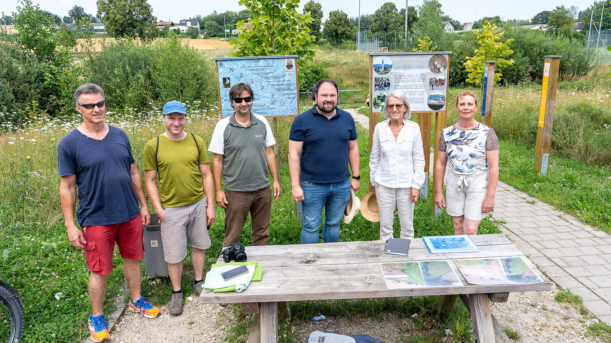 Gruppenbild bei der Kneipanlage⎜Bild: Heinrich inkoferer