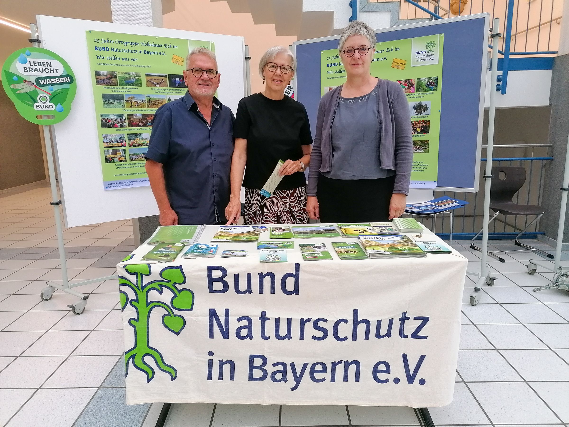 Infostand der BN OG | Bild: Bernhard Spitzer Tag des Ehrenamts Gymnasium Furt b. Landshut BN OG Holledauer Eck
