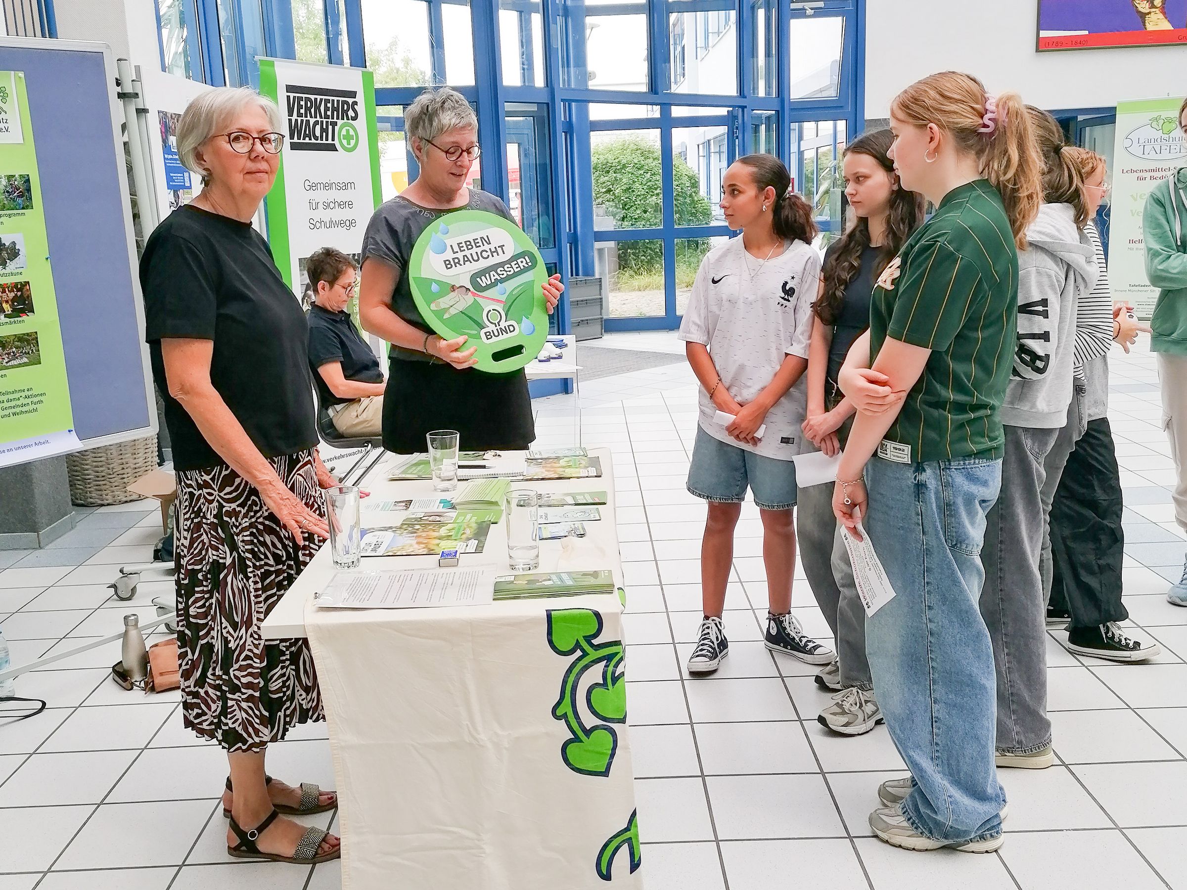 Infotisch der BN OG | Bild: Bernhard Spitzer Tag des Ehrenamts Gymnasium Furt b. Landshut BN OG Holledauer Eck